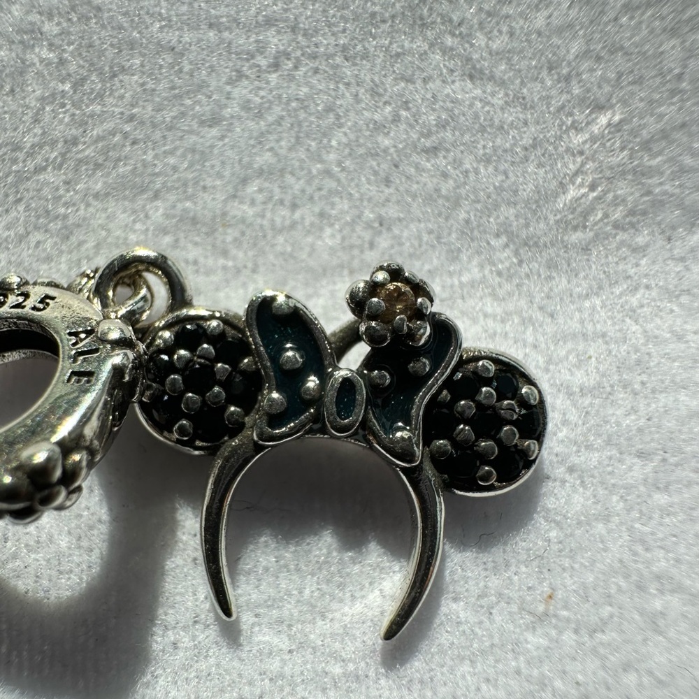 Disney x Pandora Minnie Mouse Ear Headband Dangle Charm - Picture 3 of 6